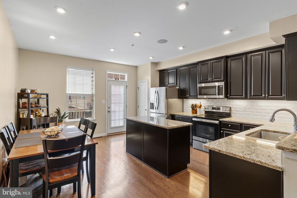 Image 11 of property listing at 4707 MARLENE MEWS, Baltimore, MD 21224