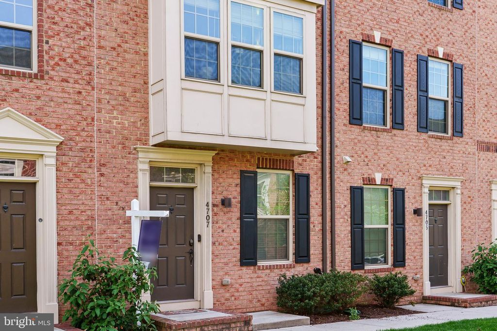 Image 4 of property listing at 4707 MARLENE MEWS, Baltimore, MD 21224
