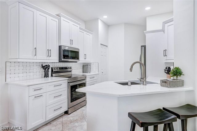 750 Tarpon Cove DR 202, Naples, FL 34110