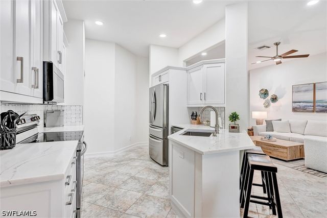750 Tarpon Cove DR 202, Naples, FL 34110