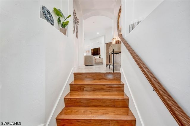 750 Tarpon Cove DR 202, Naples, FL 34110