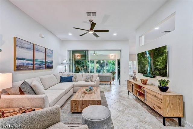750 Tarpon Cove DR 202, Naples, FL 34110