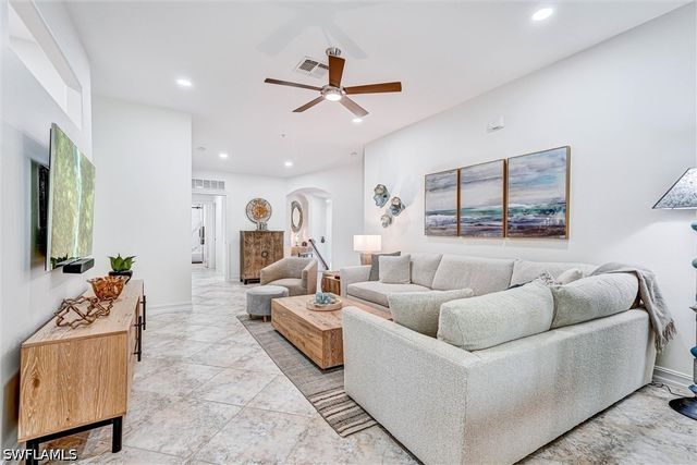 750 Tarpon Cove DR 202, Naples, FL 34110