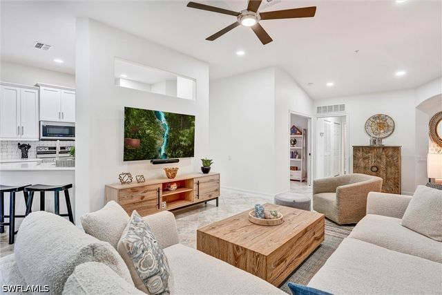 750 Tarpon Cove DR 202, Naples, FL 34110