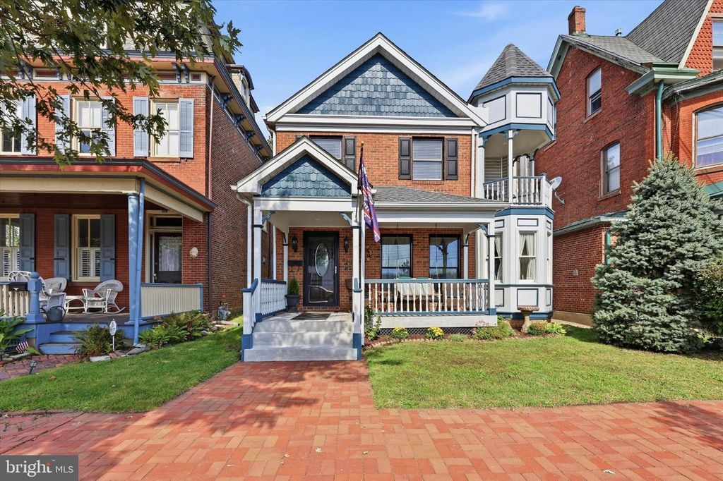 805 RADCLIFFE ST, BRISTOL, PA 19007 — exterior