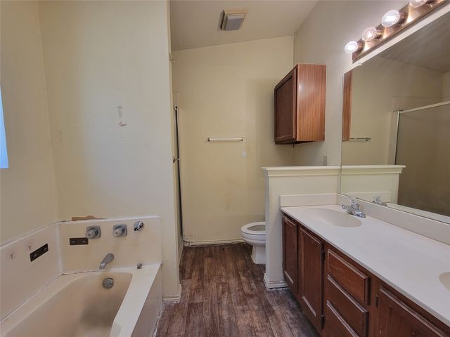 745 Meadowcreek Court, Garland, TX 75043