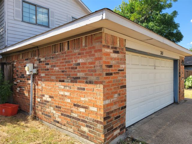 745 Meadowcreek Court, Garland, TX 75043