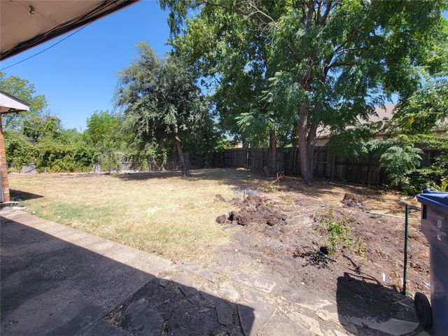 745 Meadowcreek Court, Garland, TX 75043