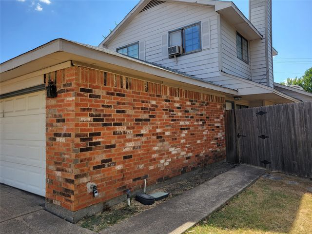 745 Meadowcreek Court, Garland, TX 75043