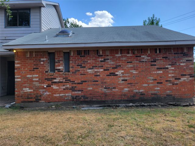 745 Meadowcreek Court, Garland, TX 75043