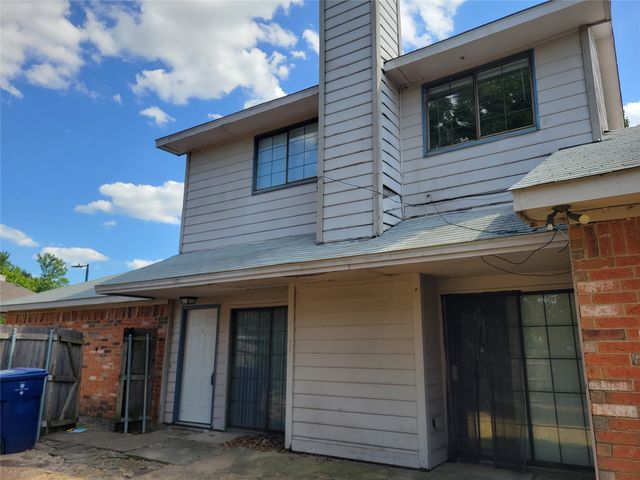 745 Meadowcreek Court, Garland, TX 75043