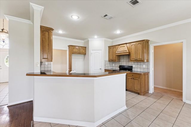 1062 Savannah Lane, Oak Ridge, TX 75142