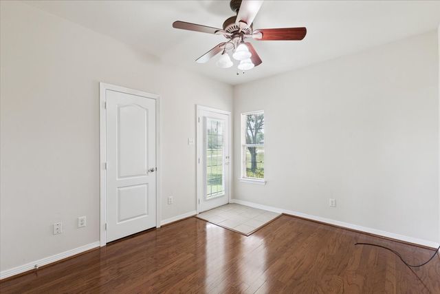 1062 Savannah Lane, Oak Ridge, TX 75142