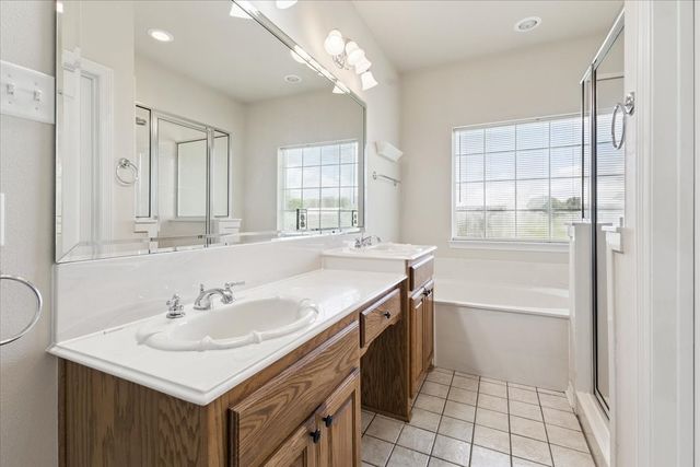 1062 Savannah Lane, Oak Ridge, TX 75142