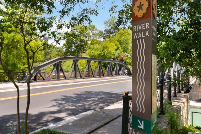 1910 E Houston St - BLDG.4, San Antonio, TX 78202