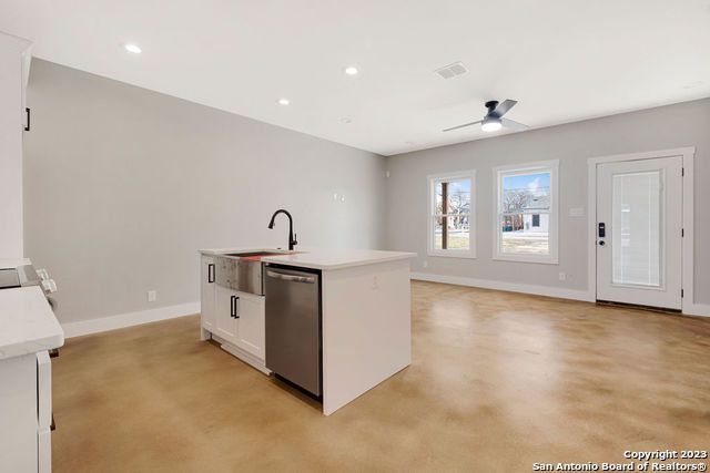 1910 E Houston St - BLDG.4, San Antonio, TX 78202