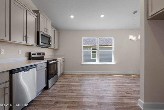 8370 HELMSLEY Boulevard, Jacksonville, FL 32219