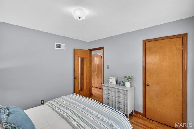 130 S Barat Avenue, St Louis, MO 63135