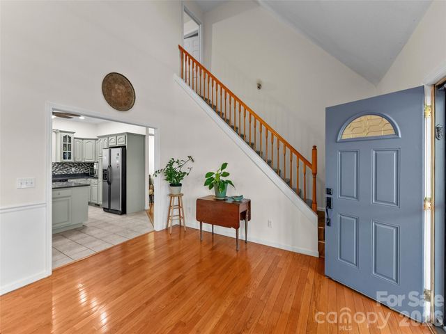 64 Wyoming Road, Asheville, NC 28803
