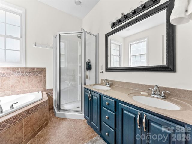 64 Wyoming Road, Asheville, NC 28803