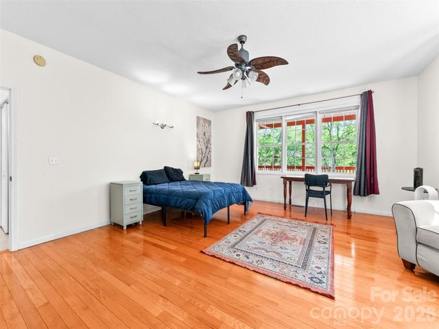 64 Wyoming Road, Asheville, NC 28803