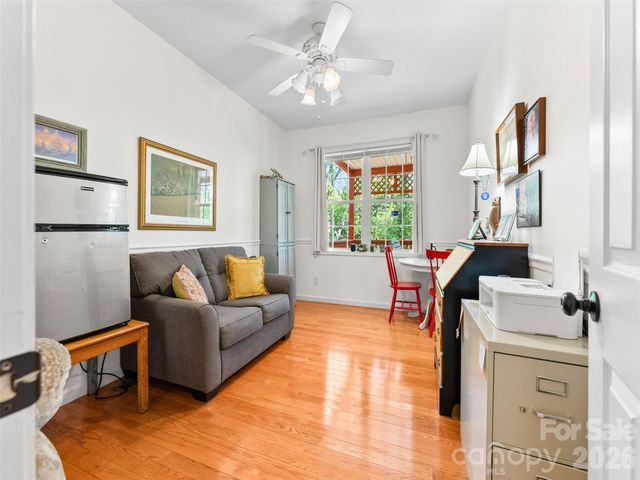 64 Wyoming Road, Asheville, NC 28803