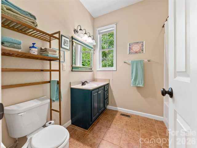 64 Wyoming Road, Asheville, NC 28803