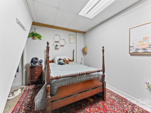 64 Wyoming Road, Asheville, NC 28803