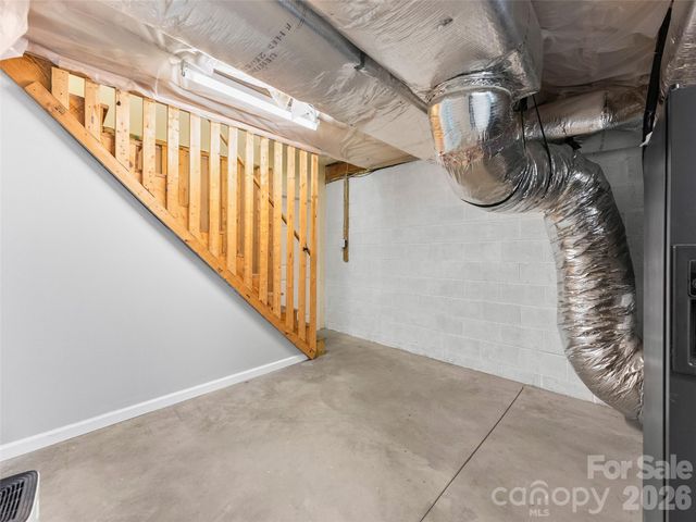 64 Wyoming Road, Asheville, NC 28803