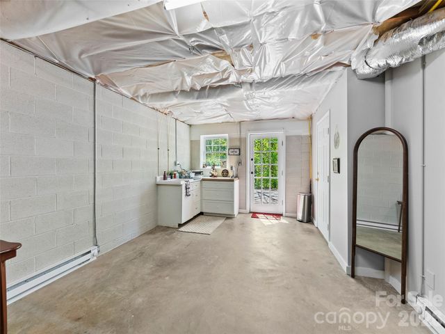 64 Wyoming Road, Asheville, NC 28803