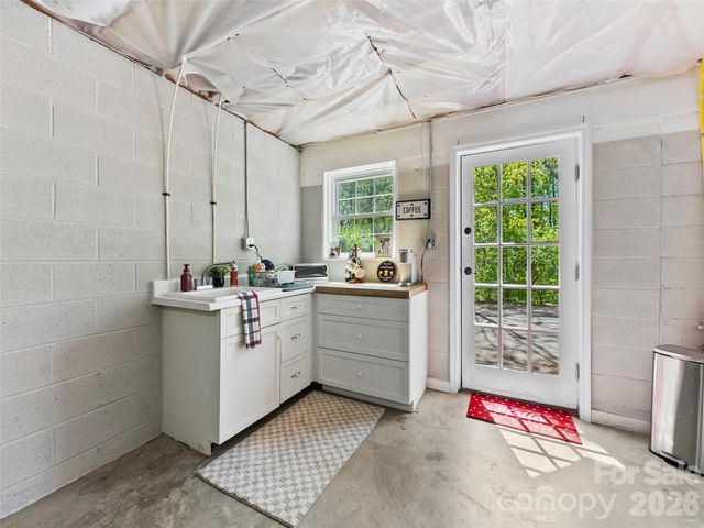 64 Wyoming Road, Asheville, NC 28803