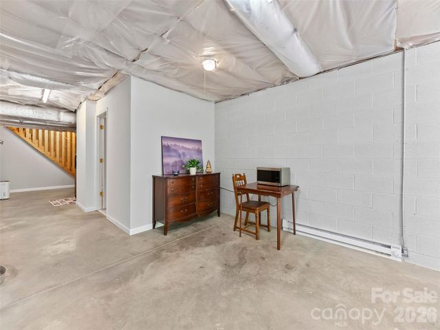 64 Wyoming Road, Asheville, NC 28803
