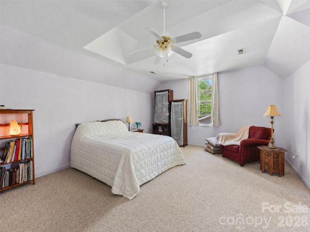 64 Wyoming Road, Asheville, NC 28803