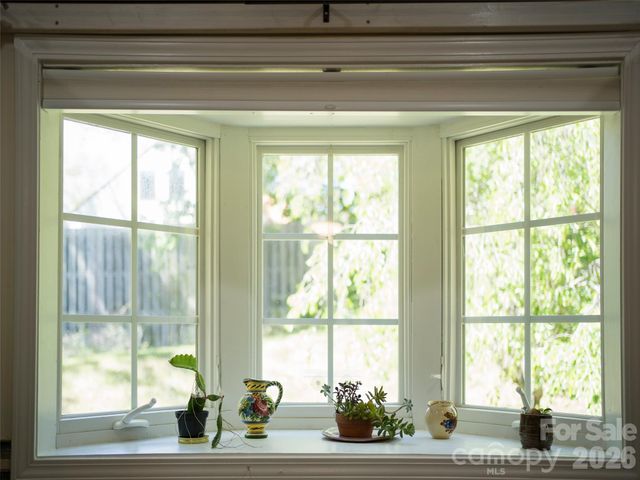 64 Wyoming Road, Asheville, NC 28803