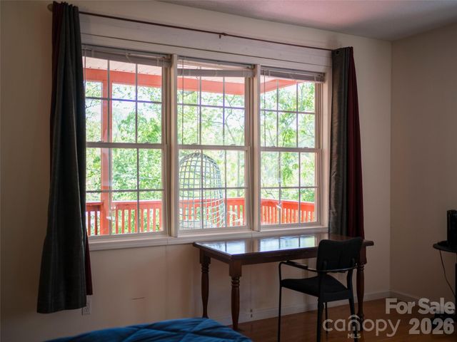 64 Wyoming Road, Asheville, NC 28803