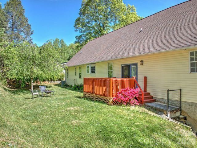 64 Wyoming Road, Asheville, NC 28803