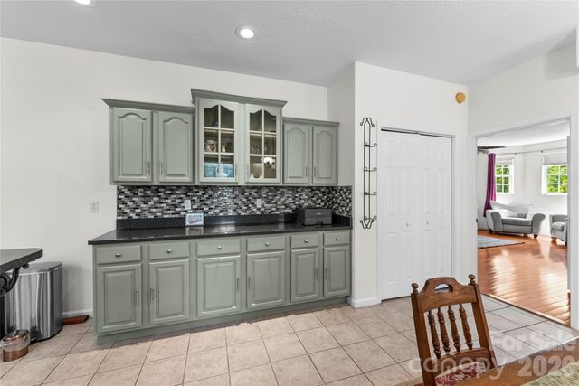 64 Wyoming Road, Asheville, NC 28803