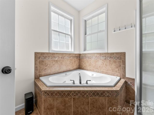 64 Wyoming Road, Asheville, NC 28803