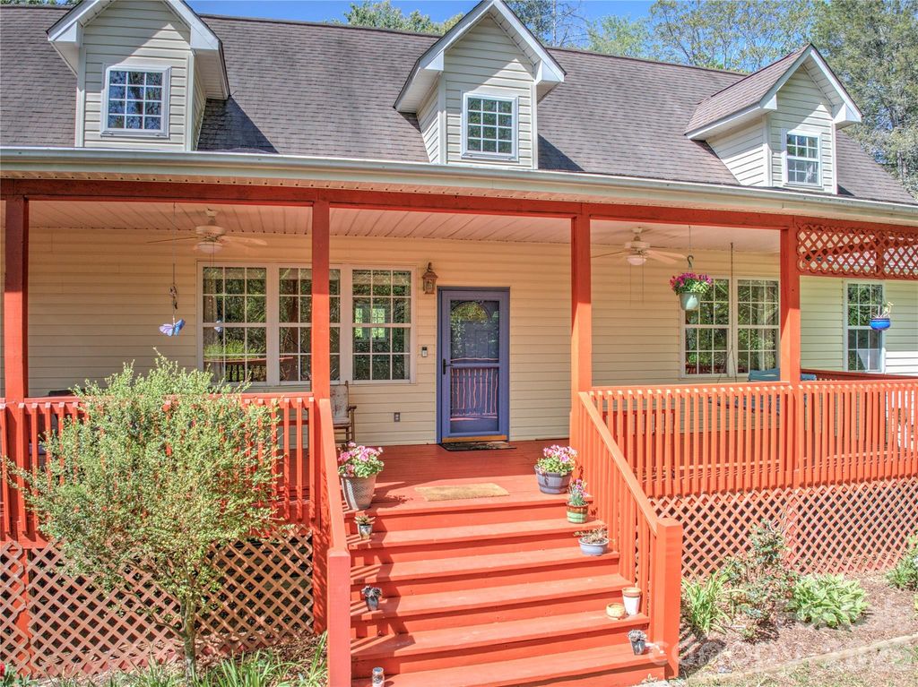 64 Wyoming Road, Asheville, NC 28803