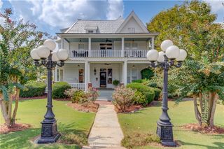 74 White Street, Hoschton, GA 30548