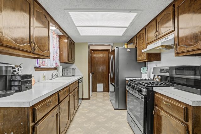 4914 S Bahama Avenue, Sand Springs, OK 74063