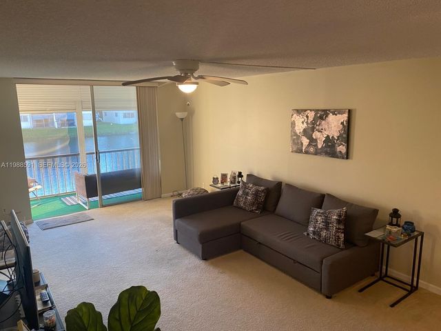 361 S Hollybrook Dr 206, Pembroke Pines, FL 33025