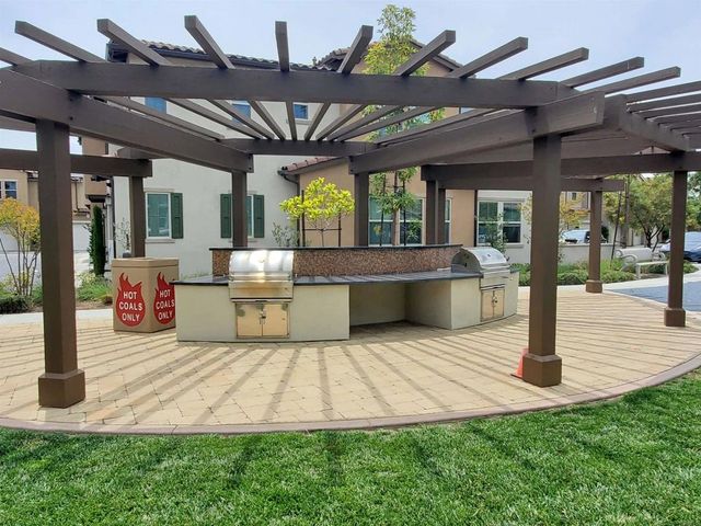 1118 Delpy View Point, Vista, CA 92084