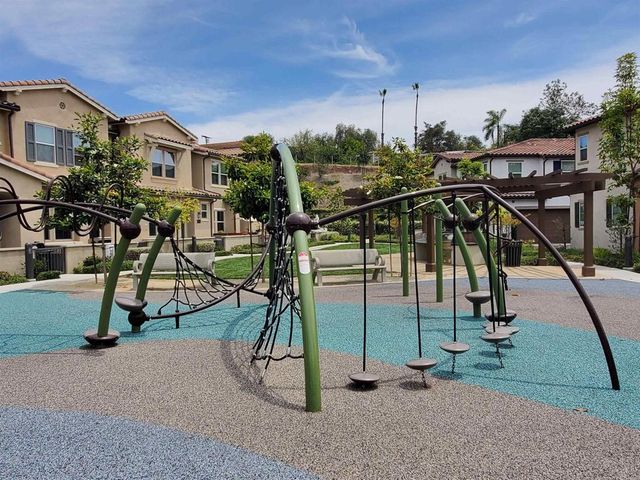 1118 Delpy View Point, Vista, CA 92084