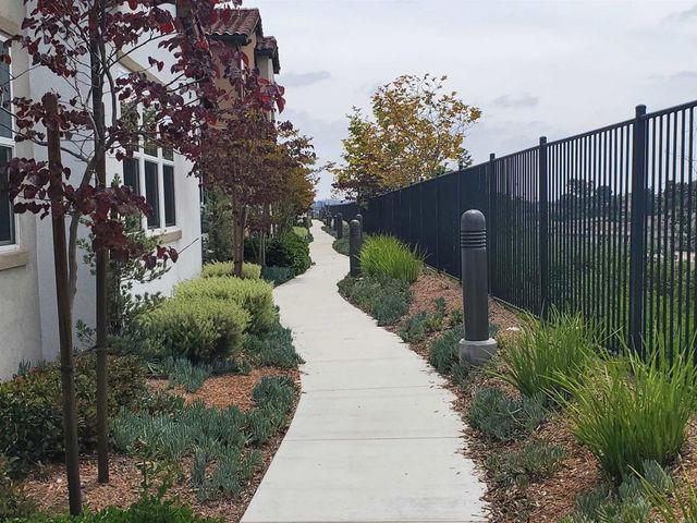 1118 Delpy View Point, Vista, CA 92084