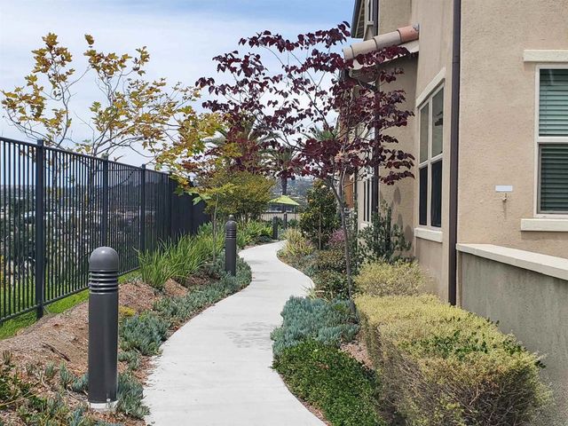 1118 Delpy View Point, Vista, CA 92084