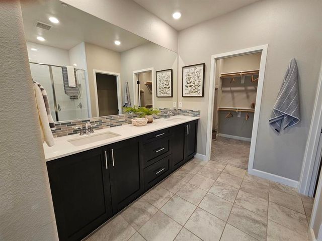 1118 Delpy View Point, Vista, CA 92084