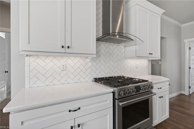 709 Renee LN, Chesapeake, VA 23322