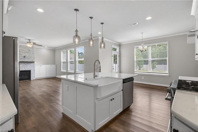 709 Renee LN, Chesapeake, VA 23322