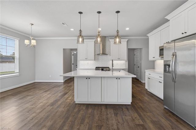 709 Renee LN, Chesapeake, VA 23322